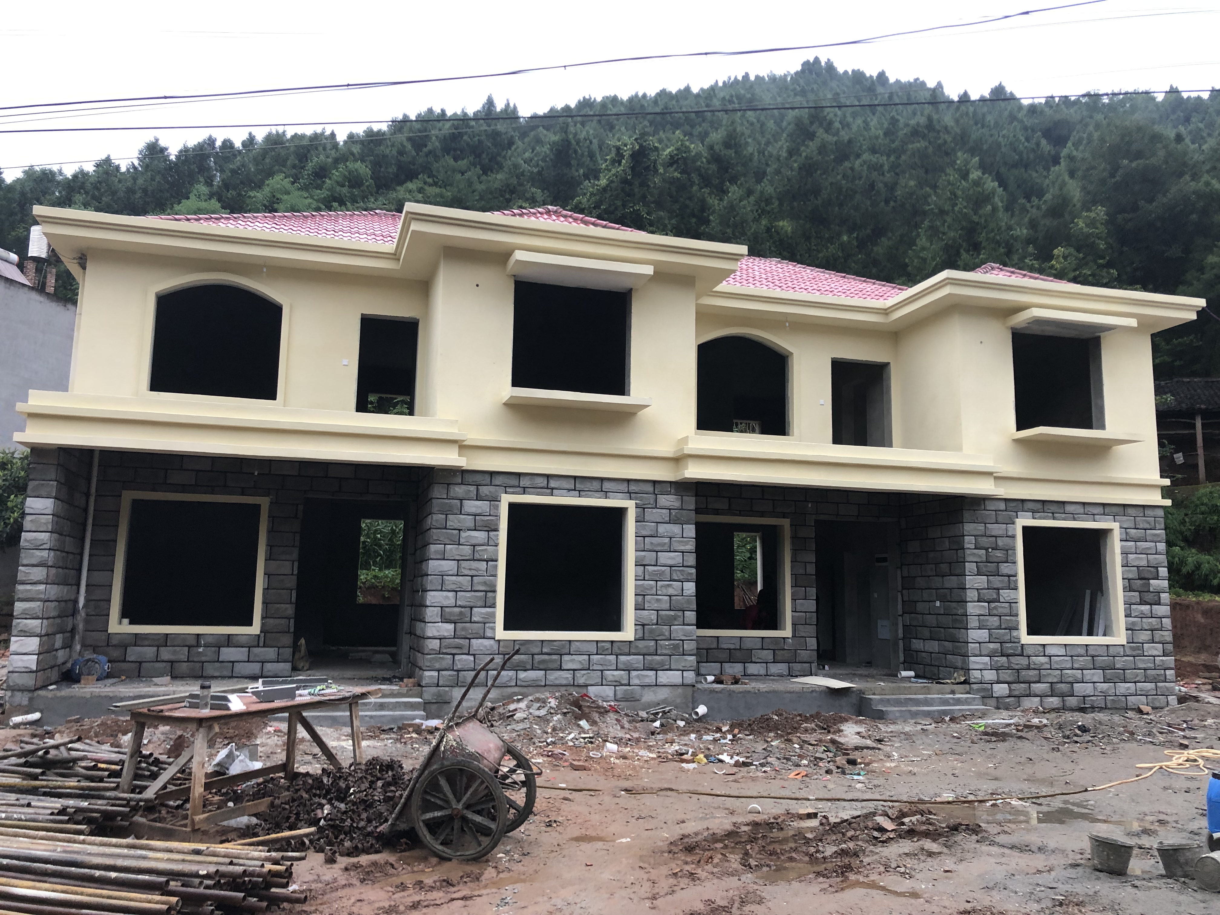 绵阳自建房施工队，王先生返乡为兄弟建双拼别墅