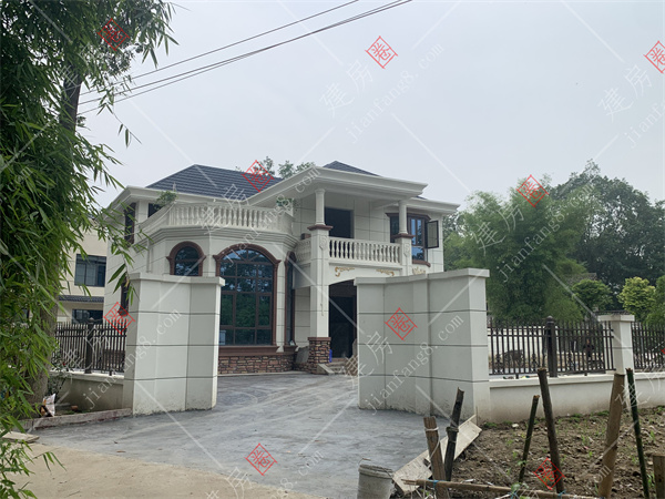 成都市新津二层自建房别墅施工，时尚大气还原度高，周边邻居建房都找他